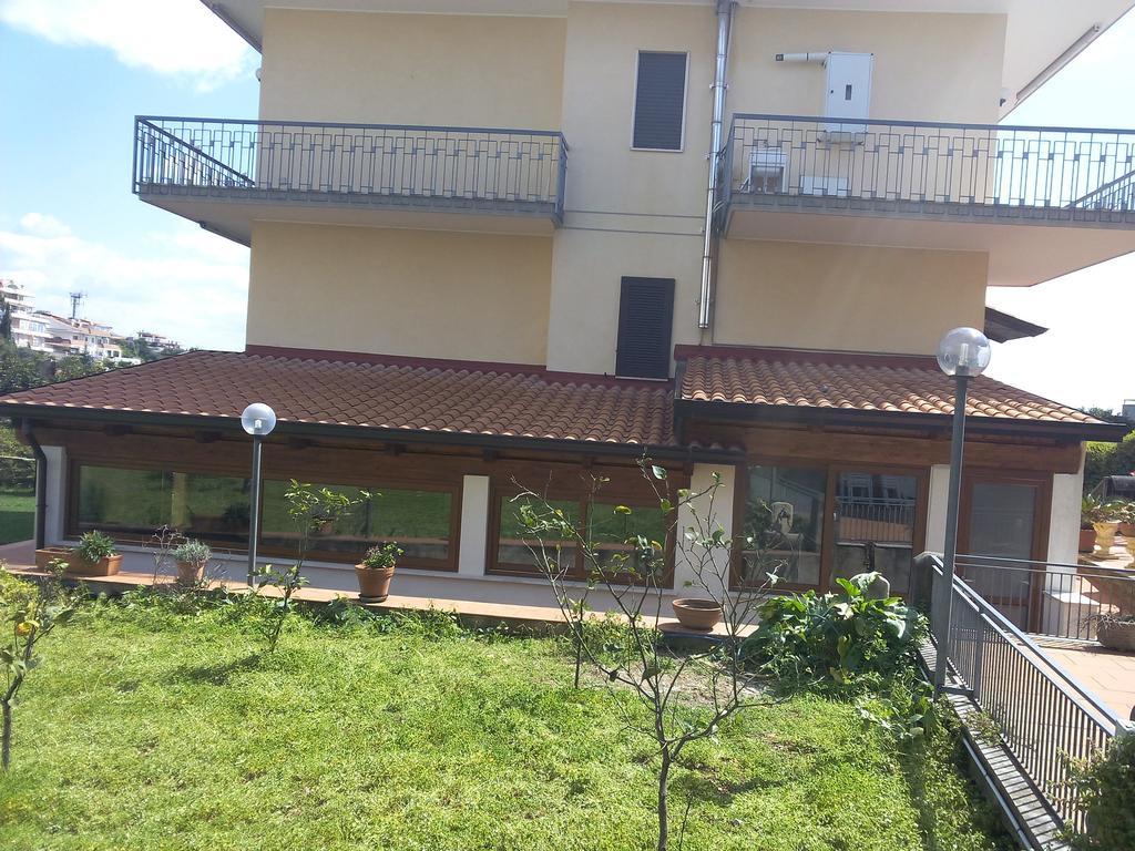 Villa Eleonora Formia Buitenkant foto