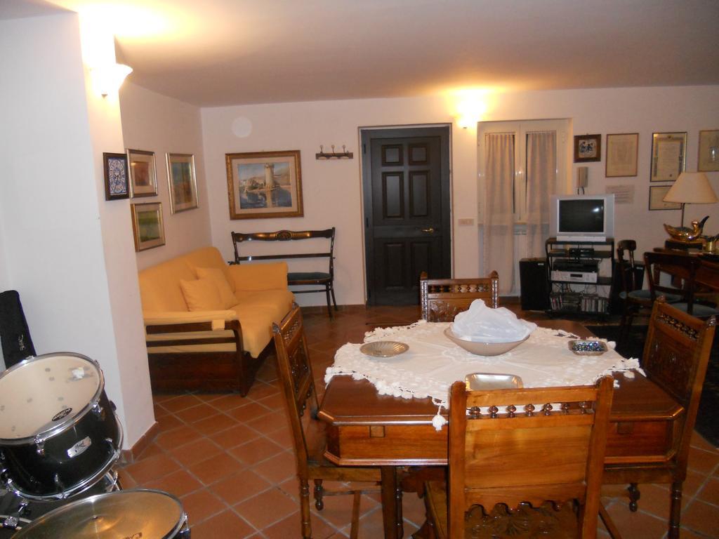 Villa Eleonora Formia Buitenkant foto